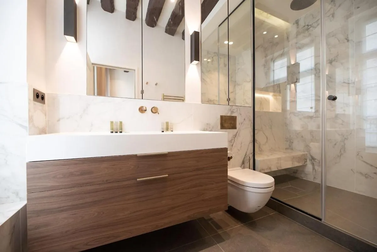 Appartement De Luxe D'Une Chambre Pres Du Louvre II Parijs